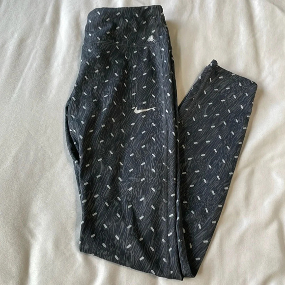 Nike Pants - Nike Dri-Fit black with white leggings with reflectors size xs
